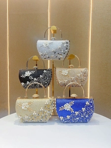 Pochettes de soirée élégantes avec paillettes, perles et cristaux en plusieurs couleurs