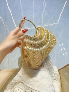 Sac de soirée argenté étincelant avec franges en strass, perles et anneau doré