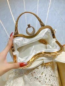 Elegante pochette da sera bianca a fiocco con manico di diamanti e tracolla a catena