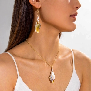Conch Shell Pendant Necklace And Drop Earrings Alloy Gold Plated Ocean Beach Vacation Style Jewelry For Women
