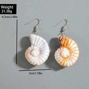 Detailed view of conch shell earrings with measurements and weight of 21.38g