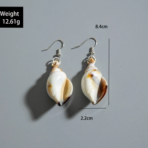 Detailed size view of natural conch shell drop earrings with weight and length dimensions