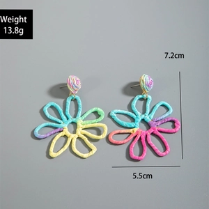 Bohemian colorful raffia flower earrings showing size 7.2x5.5cm and 13.8g weight