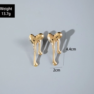 Detail of gold heart earrings with molten metal texture, weight 13.7g and size 4.4cm