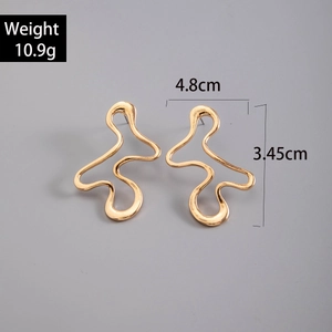 Detailed size view of gold abstract curve earrings showing 4.8cm length and weight