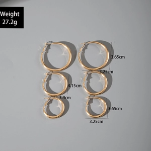 Detailed dimensions and weight of three pairs of golden geometric hoop earrings