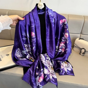 Châle en satin violet foncé avec grand imprimé de pivoines écharpe de plage élégante