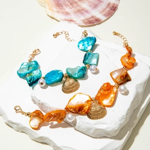 Ocean-style shell and starfish beaded bracelet with irregular pearl charms