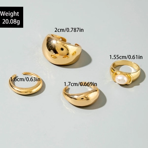 Detailansicht eines vierteiligen Goldring-Sets mit Perlen und Größenmaßen