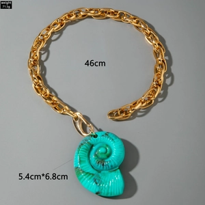 Tableau de tailles détaillé avec chaîne dorée 46cm et pendentif nautile turquoise 6,8cm