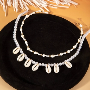 Details des Boho-Muschel-Halsketten-Sets mit Tigerkauri-Anhängern und Perlen