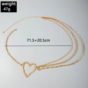 Dettaglio catena corpo cuore oro con pendente martellato, peso 47g e lunghezza di 92cm
