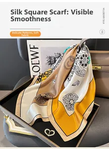 Détail d'un carré en soie de mûrier avec motifs floraux et blocs de couleur jaune