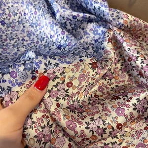 Foulard quadrato in seta con stampa floreale e motivo vintage francese
