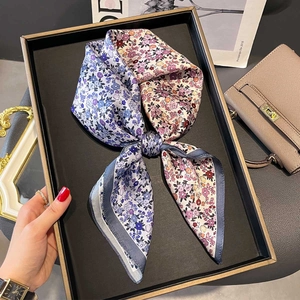 Foulard Quadrato In Raso Di Gelso Elegante Stampa Floreale Sciarpa Da Donna Fascia Per Capelli Decorativa Accessorio Per Borse