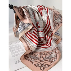 Seiden-Twill-Quadrat-Schal mit Pferde- und Uhrenmuster in Beige, Rosa und Dunkelrot