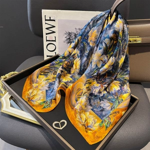 Foulard en soie style peinture à l'huile avec imprimé floral jaune et bleu sur plateau
