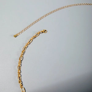 Catena da vita a doppio strato dorata alla moda con dettaglio a cuore e chiusura a moschettone