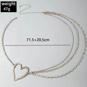 Dettaglio catena corpo multistrato argento con cuore di strass e specifiche misure