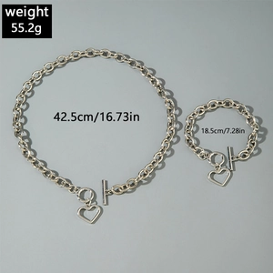 Vue détaillée du kit collier et bracelet argentés avec cœur et mesures de taille et poids