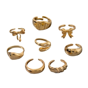 Lot de 8 bagues dorées en alliage aux motifs de nœuds et vagues, taille réglable