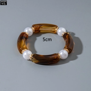 Detail view of acrylic beaded bracelet showing 18.5g weight and 5cm inner diameter