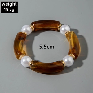 Detail view of acrylic beaded bracelet with weight 19.7g and 5.5cm inner diameter