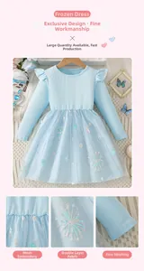 Vue détaillée de la jupe en tulle bleu avec broderies de flocons de neige et sequins brillants