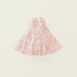 Detailansicht des Rüschenrocks mit Tulpen-Blumenmuster auf rosa Chiffonkleid