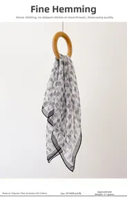 Détail d'un foulard en mousseline 70x70cm avec motif paisley et coutures de précision