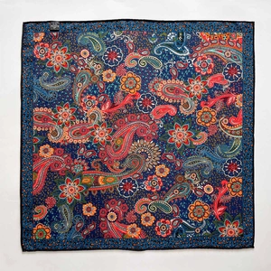 Carré en soie et laine à motif paisley classique bleu foncé pour femme