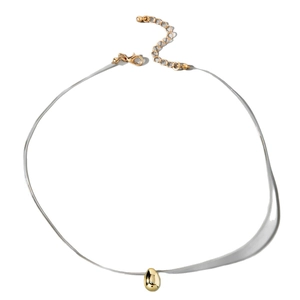 Collier minimaliste avec pendentif goutte en or et argent et chaîne de réglage fine