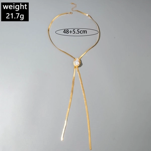 Detail of 48cm golden snake chain necklace with baroque pearl and size specifications