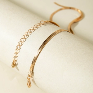 Collier élégant en maille serpent dorée avec maille cœur et fermoir mousqueton