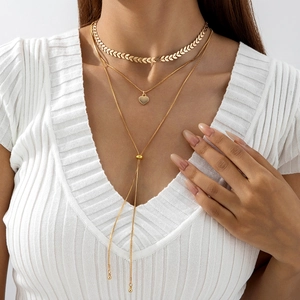 Collier multicouche doré avec chaîne feuille, pendentif cœur et gland réglable en forme de Y