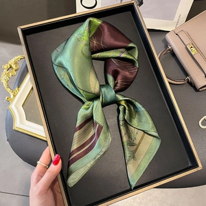 Foulard En Satin Femmes Satin De Mûrier Carré Rétro Français Imprimé Floral Accessoire Élégant Pour Travail Et Quotidien