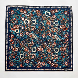 Klassisches Seide-Wolle-Quadrat-Halstuch in Dunkelblau mit Paisley-Blumenmuster