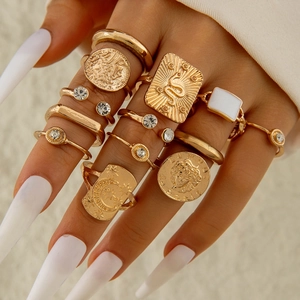 Bohemian Retro Legierung Ringe Goldfarben Schlange Relief Münze Porträt Sonne Mond Stern Strass Geometrischer Schmuck Für Damen