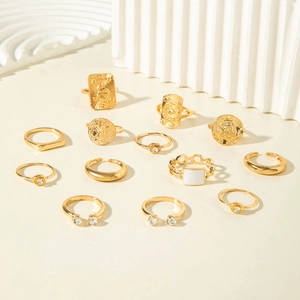 13-teiliges Boho-Ring-Set aus Goldlegierung mit Schlangen- und Münzgravur auf Stein