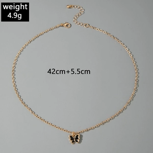 Détail d'un collier papillon doré de 4,9g avec une chaîne d'extension de 42cm et 5,5cm