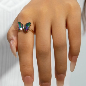 Bague papillon avec cristaux aurora et zircon sur anneau en métal or rose poli