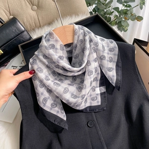 Foulard Carré Élégant en Satin Imprimé Paisley et Grille pour Femmes Écharpe Légère en Polyester Accessoires