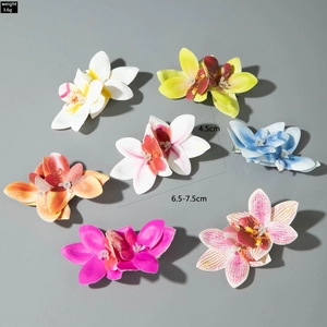 Gedetailleerd overzicht van de 3D-orchidee haarklemmen in zeven verschillende kleuren