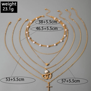 Ensemble de colliers dorés à 5 rangs avec perles, cœurs et pendentif croix en strass