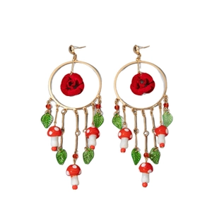 Créoles dorées bohèmes avec roses rouges floquées, champignons de forêt et pendentifs feuilles
