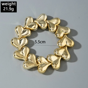 Polished gold heart link bracelet with 21.9g weight and 5.5cm diameter detail