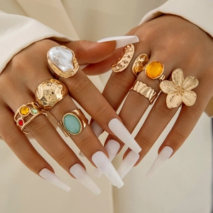 Bohemian Women Gold Alloy Rings With Resin Stones Irregular Artificial Pearl Flower Hammered Texture Vintage Jewelry Accessories