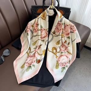 Foulard Carré Fleuri Élégant Femmes Vintage Chaîne Dorée Imprimé Sergé Polyester Écharpe De Tête Mode Châle De Luxe