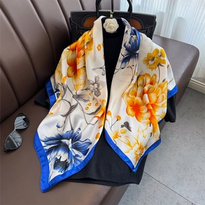 Foulard Carré Élégant Imprimé Floral Pour Femmes Grand Écharpe En Satin Sensation Satin Accessoire Cheveux Cou