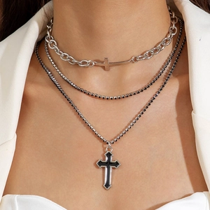 Colliers Superposés Gothiques Cuivre Alliage Strass Noirs Pendentif Croix Punk Hip Hop Bijoux Pour Hommes Et Femmes